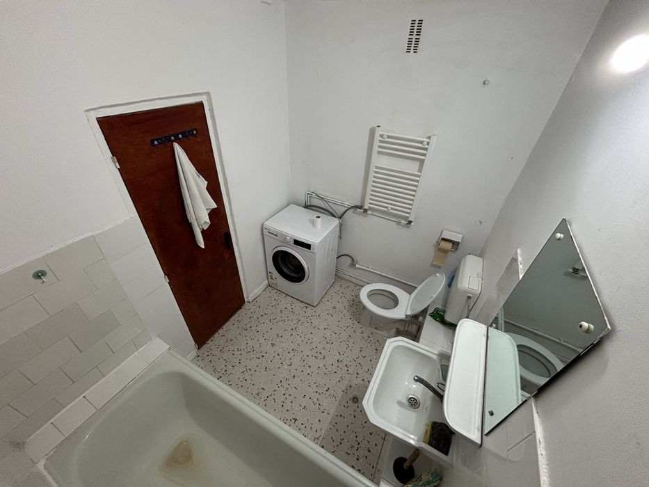 închiriez garsonieră, Războieni