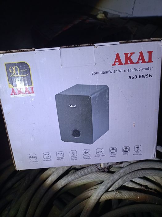 Subufer akai soundbar este sigilat la cutie nou