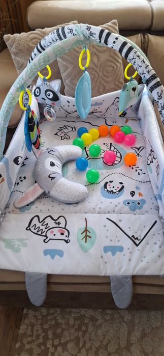 Капитониран елек за момиче. 12-18 м. Сваляща се качулка. Запазен. HM.