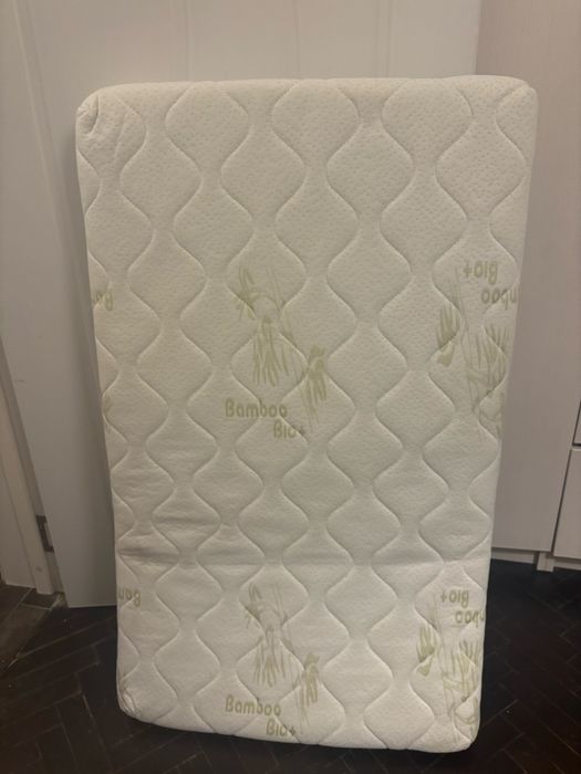 Матрак за бебешка кошара+ ПОДАРЪК чаршафи и олекотено