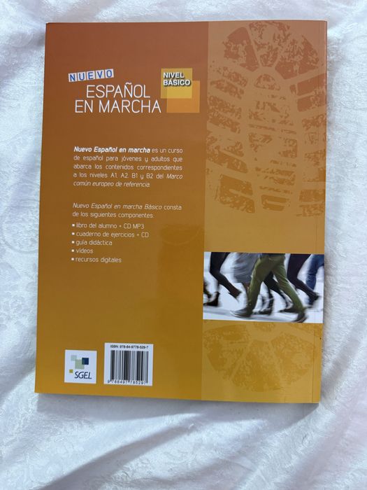 Учебник и учебна тетрадка по испанкси език Nuevo Español en Marcha