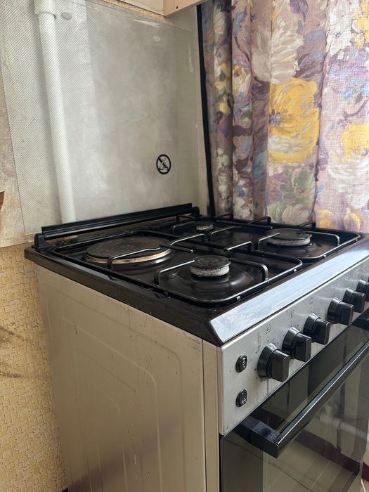 Продам газ плиту
