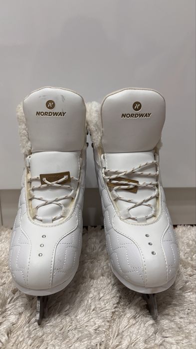 Продам фигурные коньки