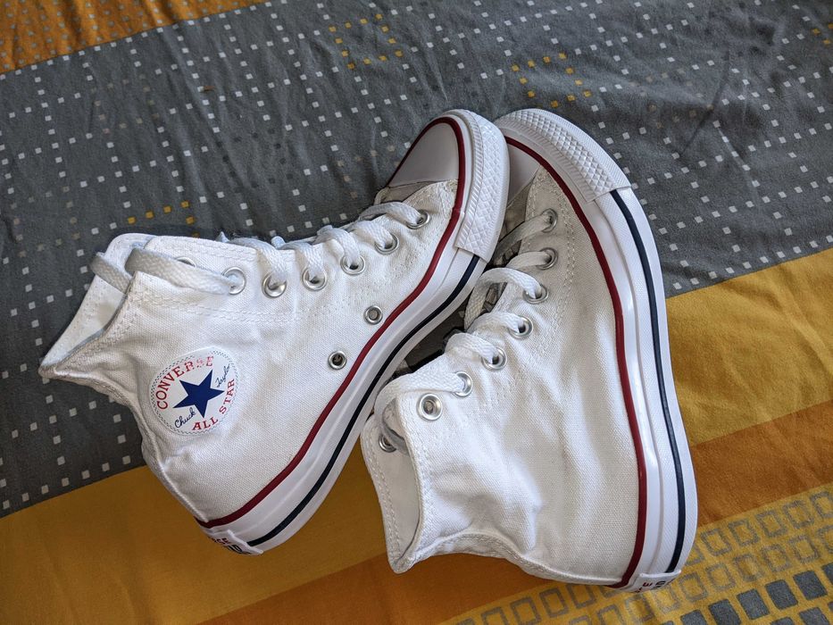 Бели класически кецове Converse