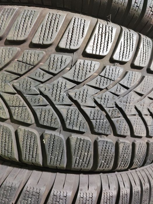 4 бр зимни 225/50/17 Dunlop 22г