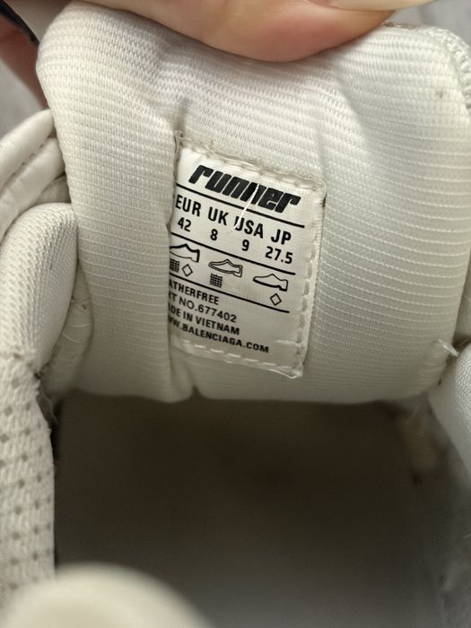 Balenciaga runner grafity