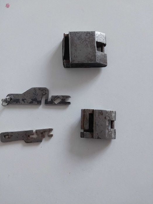 Продам                      Замок