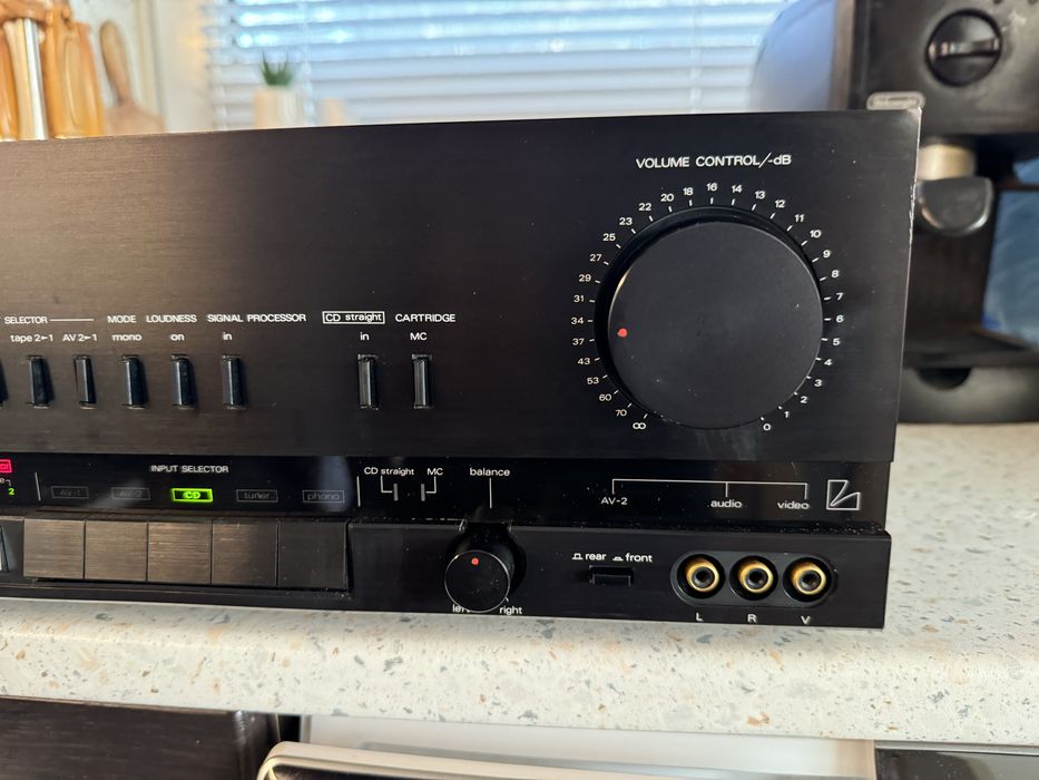 Luxman LV-103u Качествен стерео усилвател