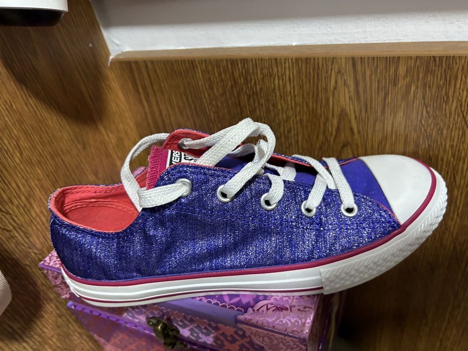 Tenesi Converse marimea 35-21,5-22cm originali