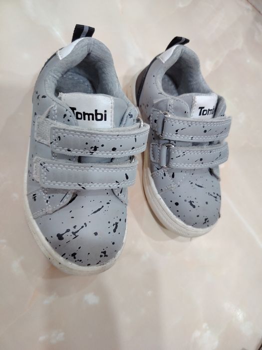 Кроссовки детские