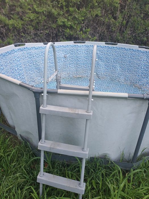 Piscina mare cu cadru metalic