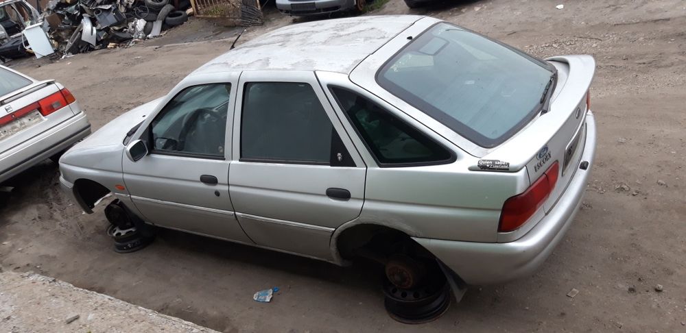 Форд  ескорт 1,6 i / 1.8D