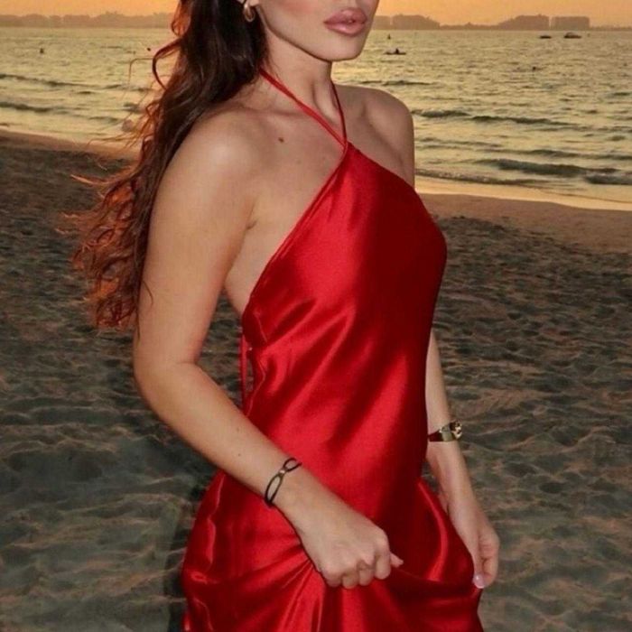 Rochie maxi roșie cu spate decoltat, Zara Ultra Limited Edition!!! Rochie lungă cu efect satinat, cu decolteu halter și spate decoltat, nouă