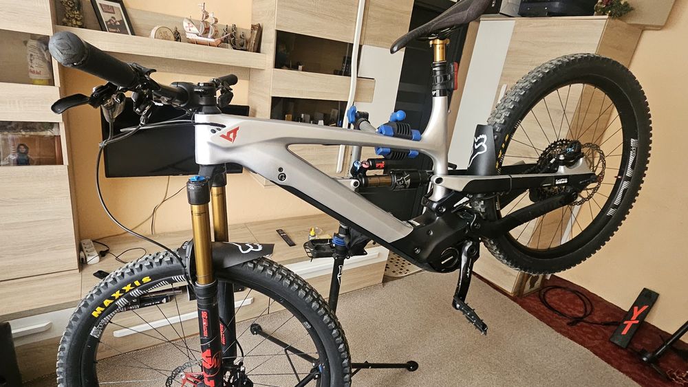 Bicicleta electrica YT Decoy full carbon