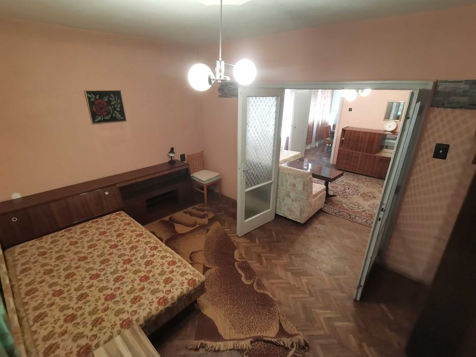 Дава се под наем Четиристаен апартамент в Бургас, Център - 100 кв.м за 357 € - Снимка #1