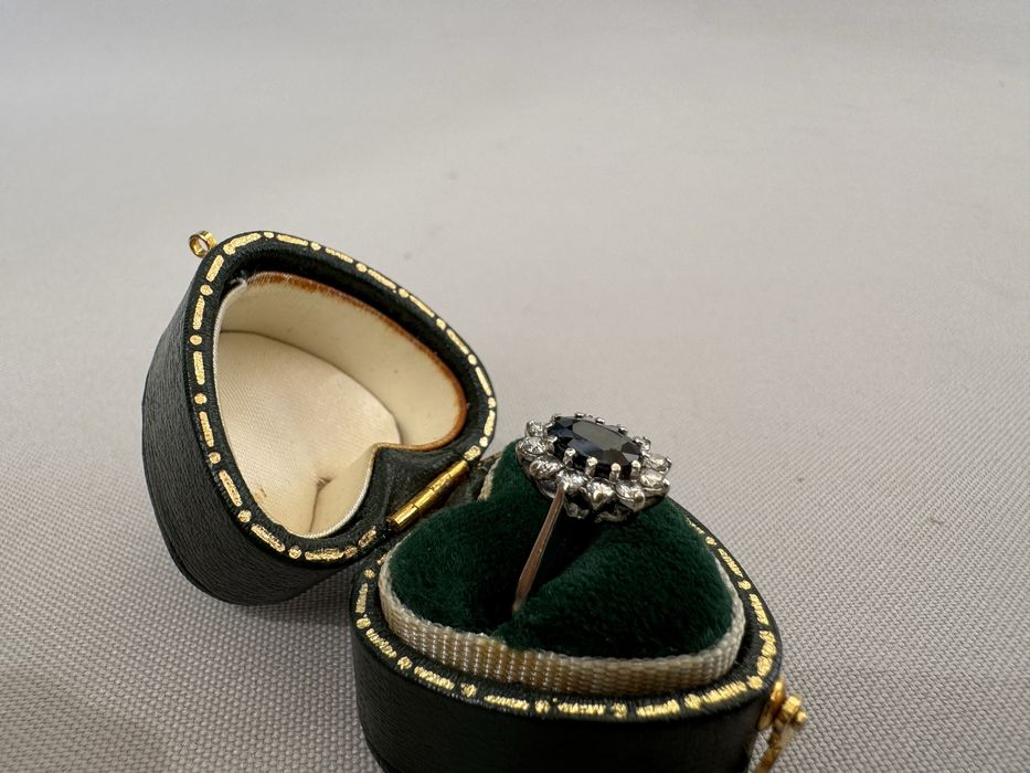 Inel din aur, safir si diamante