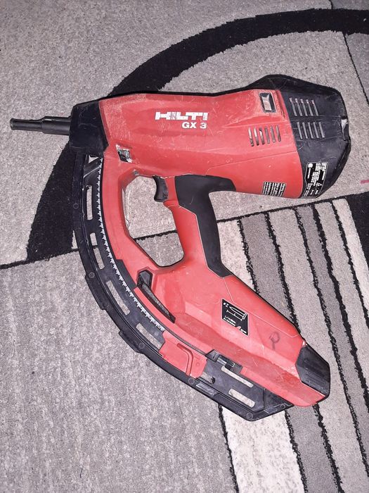 Pistol cu cuie Hilti