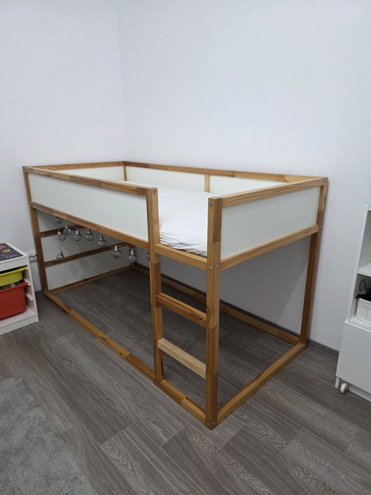 Pat copii model Kura Ikea