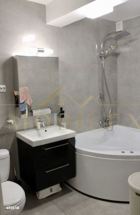 Apartament spatios 3 camere,68 mp, terasa 48 mp, zona Vivo