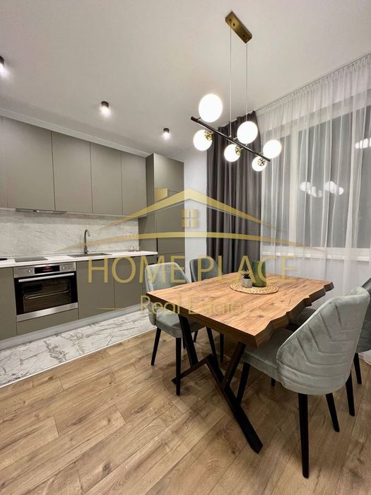 Дава се под наем Двустаен апартамент в Варна, Център - 55 кв.м за 1020 € - Снимка #1