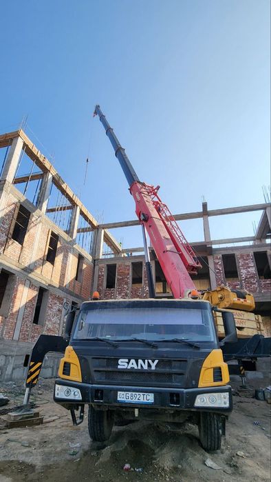 Автокран 100 тонна сотилади