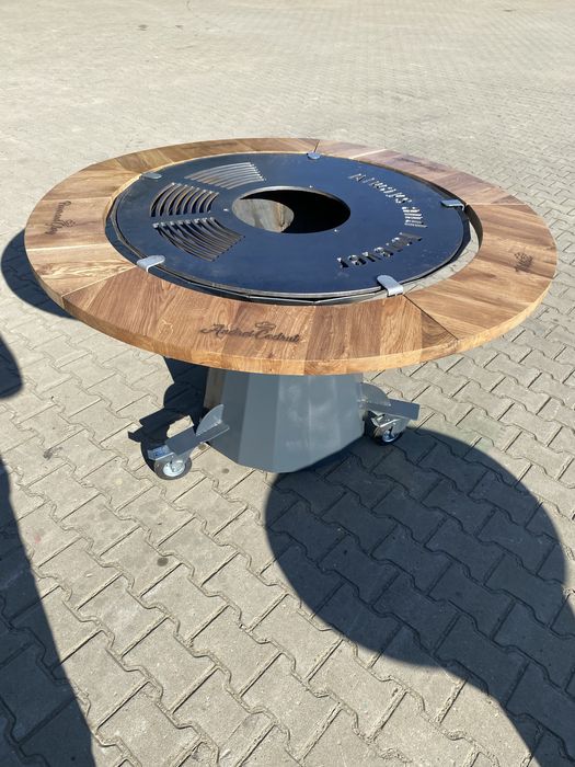 Gratar rotund cu baza hexagonala din oțel gratarean.com