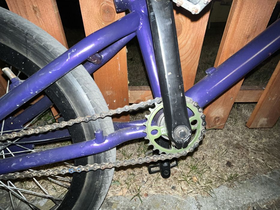 Vând BMX mov in stare foarte buna