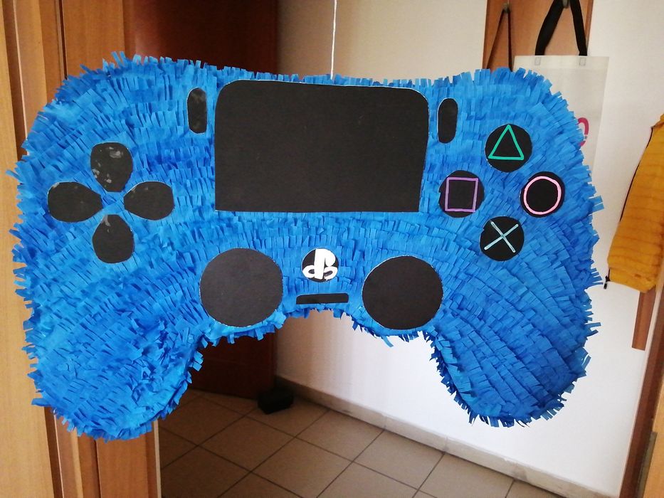 Pentru o petrecere reușită Piniata controller.