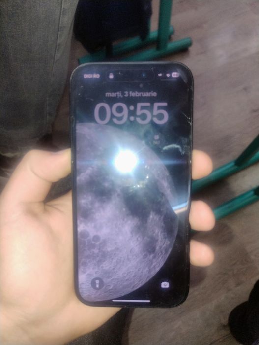 Vând iPhone 15 256 gb