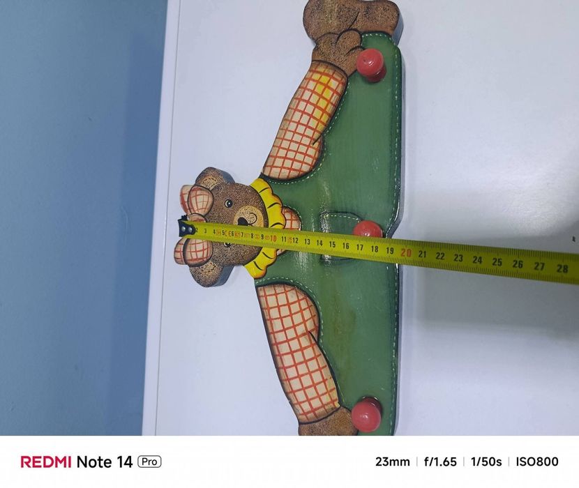 Стара дървена закачлка ръчно рисувана