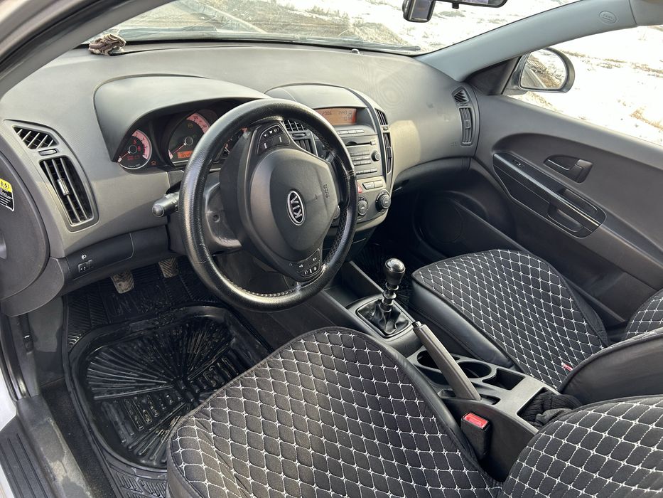 Продам машину Kia Ceed 2007