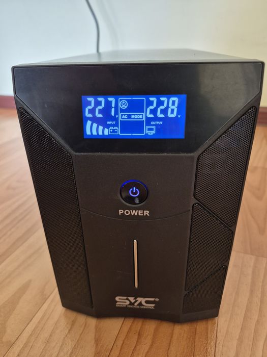 Источник бесперебойного питания SVC V-2000-F-LCD