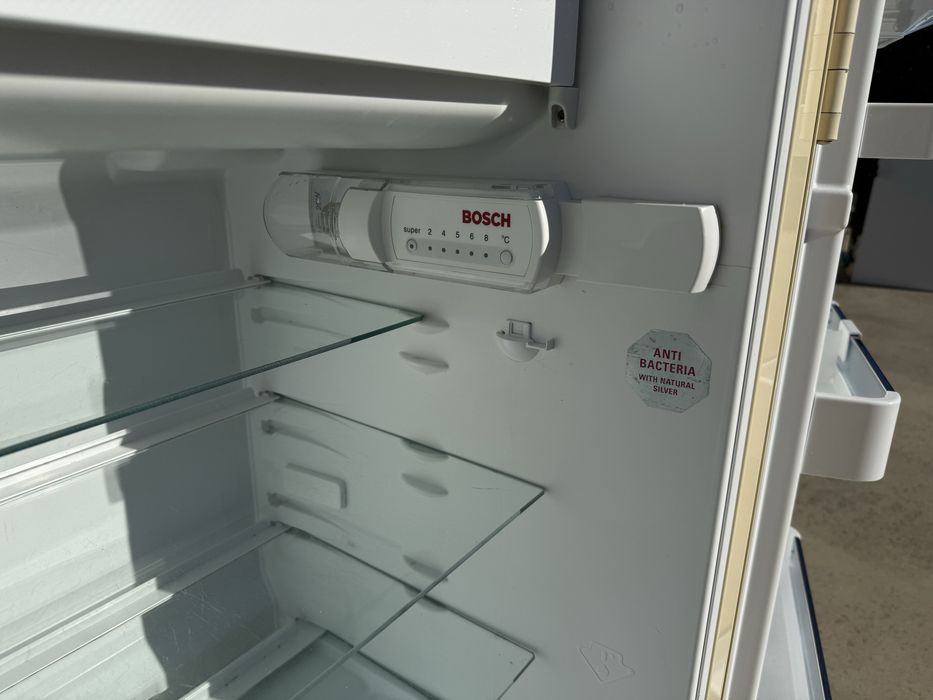 Бежов Ретро Хладилник с камера Bosch