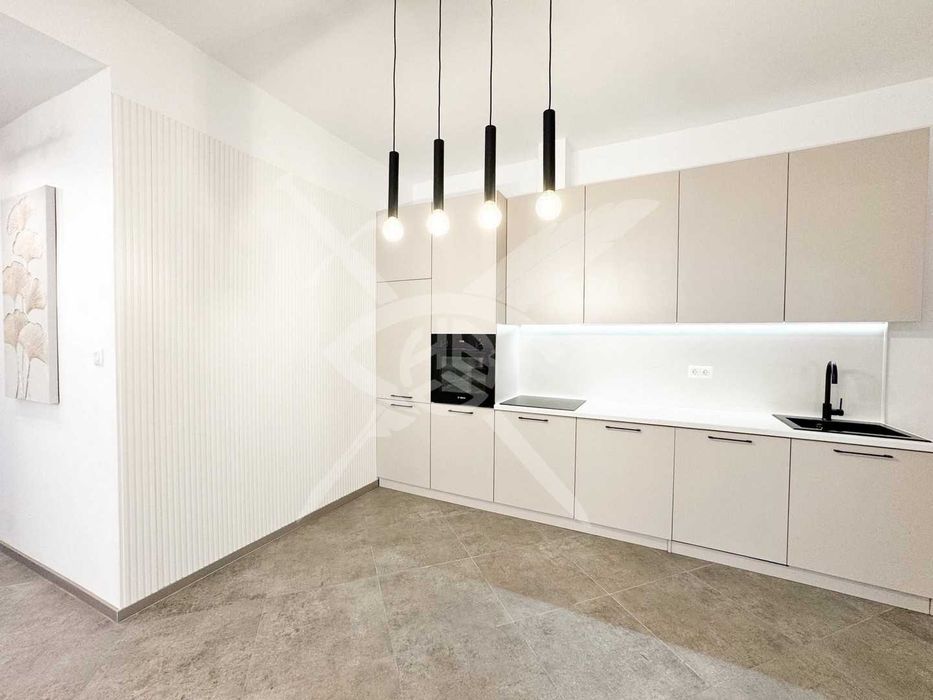 Продава се Тристаен апартамент в София, Център - 90 кв.м за 2805 €/кв.м - Снимка #2