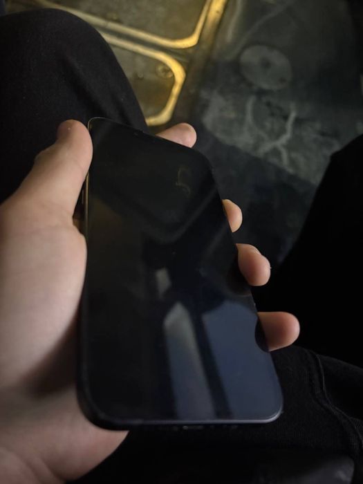 Продаю Iphone 13