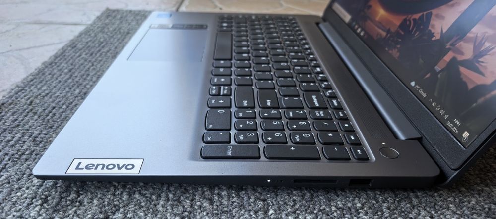 Laptop Lenovo Ideapad 3i_i5-12450H gen 12_8GB LPDDR5_SSD 512GB_ca NOU