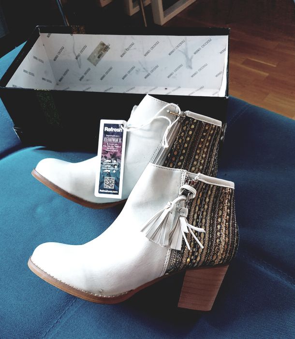 Испания, полностью кожа и замша!