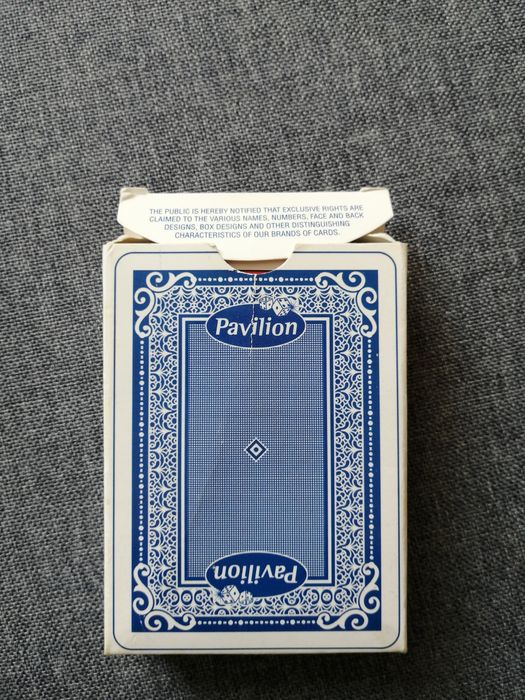 Карти за игра в кутии