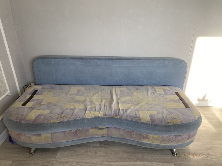 Продается б/у диван