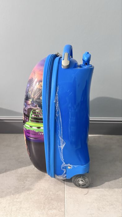 Чемодан детский новый