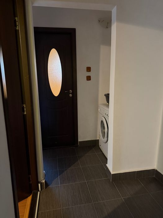 Vând apartament 3 camere zona Soarelui.
