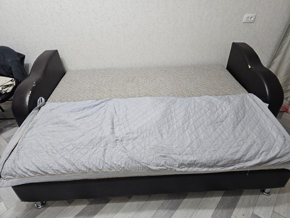 Диван раскладной. Матрас ортопедический.