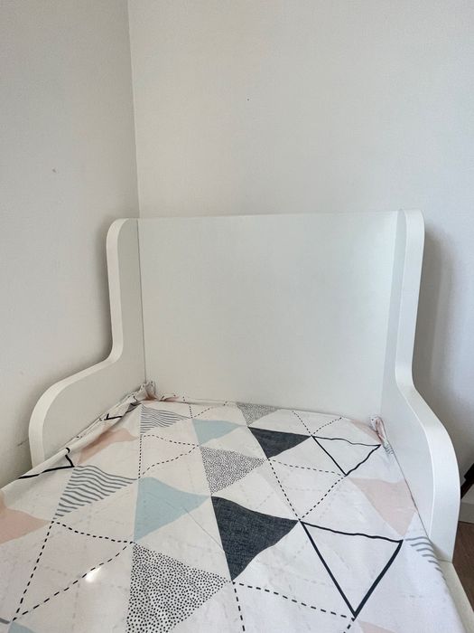 Vând pat Busunge alb Ikea