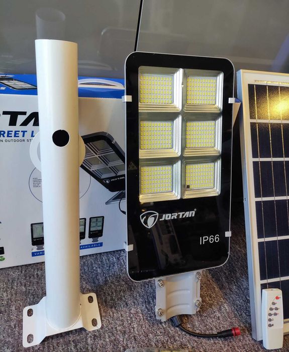 Соларна лампа JORTAN 400W+Стойка дистанционно 6000 лумена