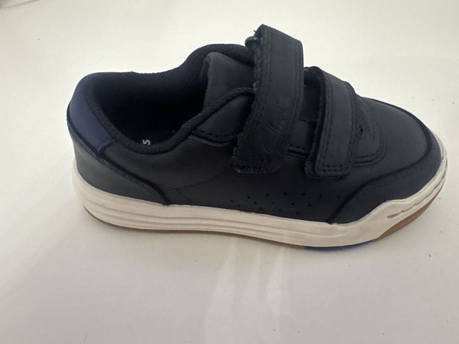 Продам детскую обувь Clarks