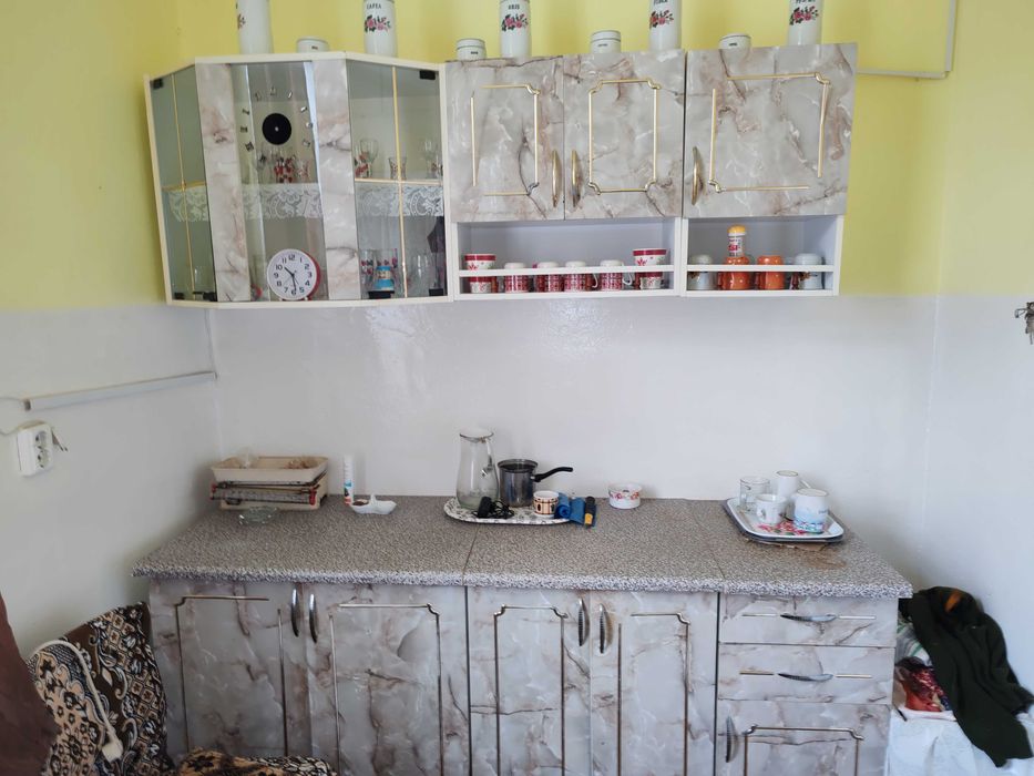 Vând apart 2 camere Lupeni