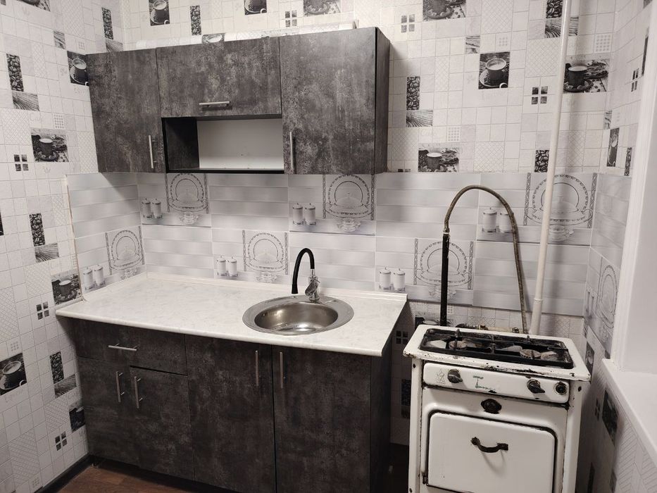 2  хонали квартира сотилади 34  мактаб олди гуливер