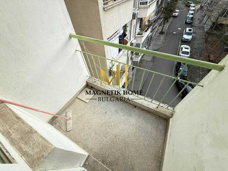 Приветлив двустаен апартамент до Руската гимназия в ж.к. Лазур