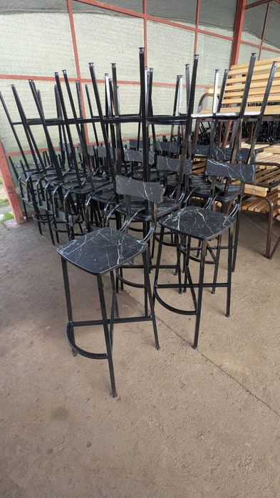 Стильный барный стул в индустриальном стиле лофт.