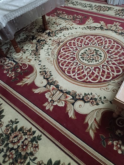 Ковер б/у в хорошем состоянии